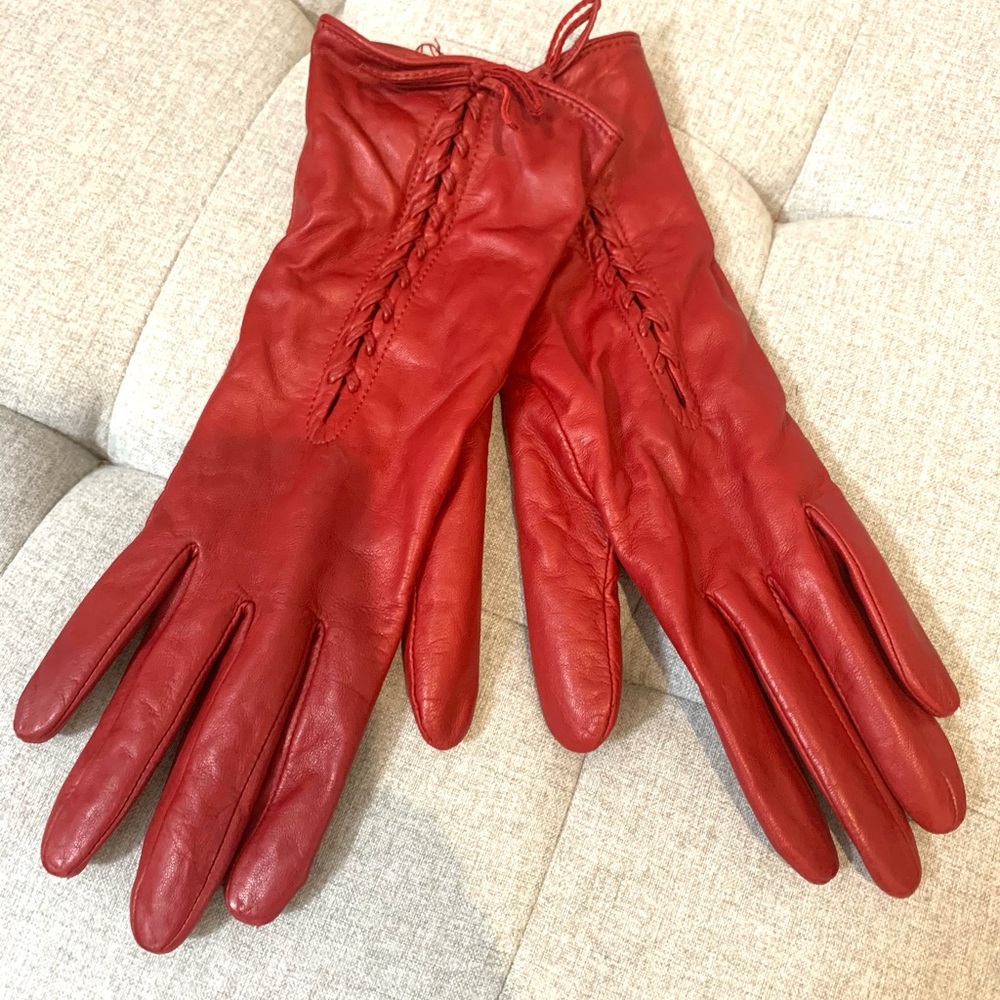 COPY - Leather gloves.